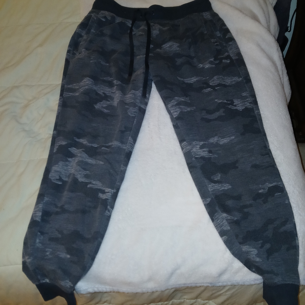 Camo atheletic sweat pants size medium